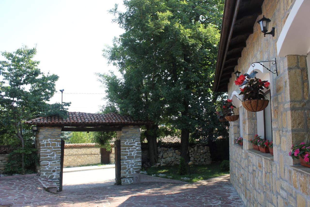 Hotel Izvora - Garden Retreat Arbanasi Exteriör bild
